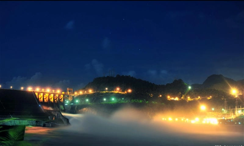 Không gian lặng lẽ trong mùa thu về đêm yên bình