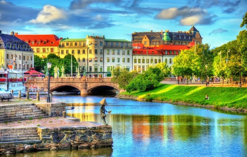 Công viên Djurgården lá vàng tuyệt đẹp