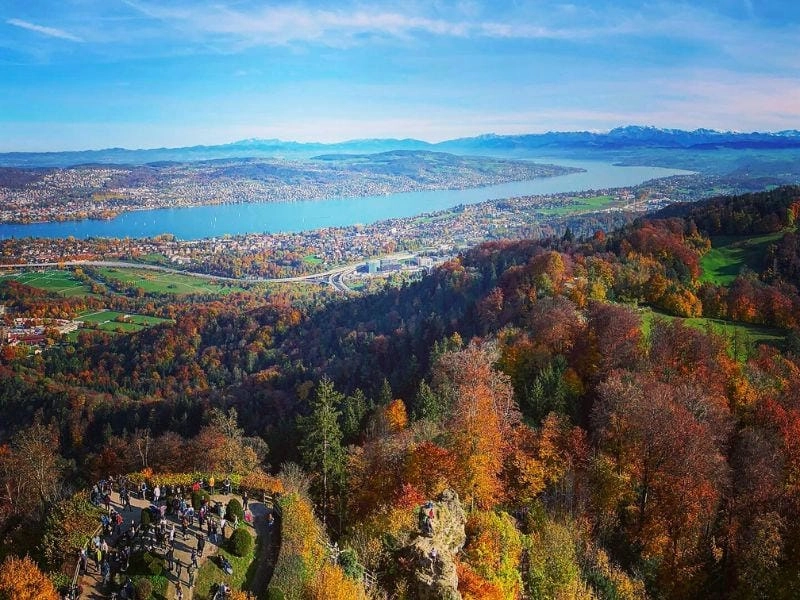 Thụy Sĩ thơ mộng với sắc lá vàng rực rỡ