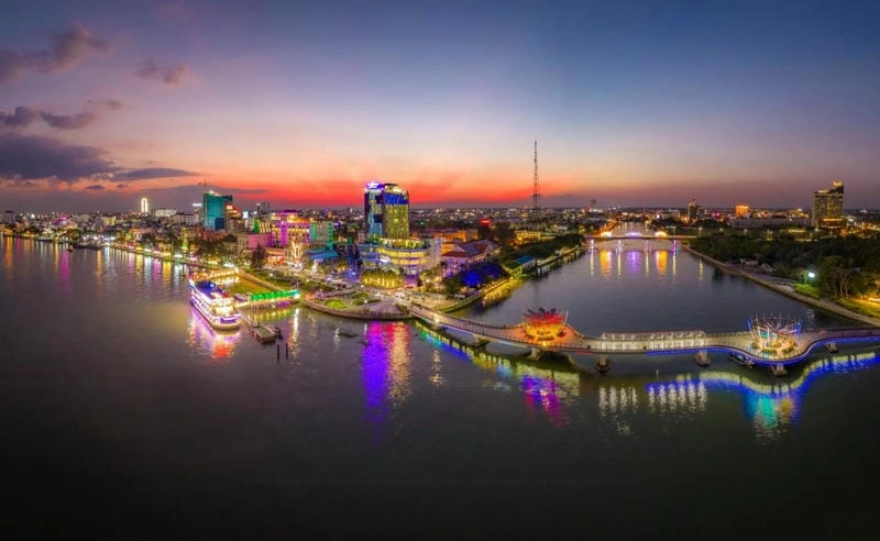 Mùa xuân về đêm Đồng Tháp lung linh hoa mai