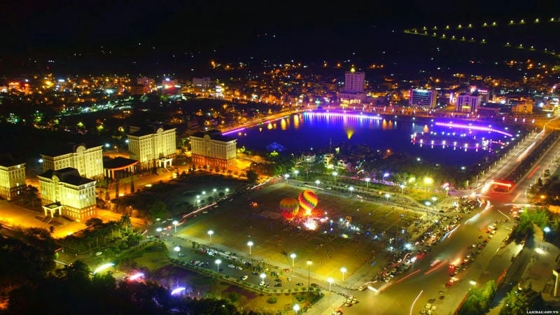 Mùa xuân về đêm Lai Châu ngập tràn sắc hoa