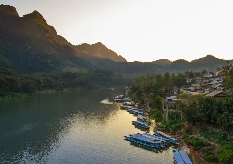 Khung cảnh núi rừng Muang Ngoi Neua làm say mê