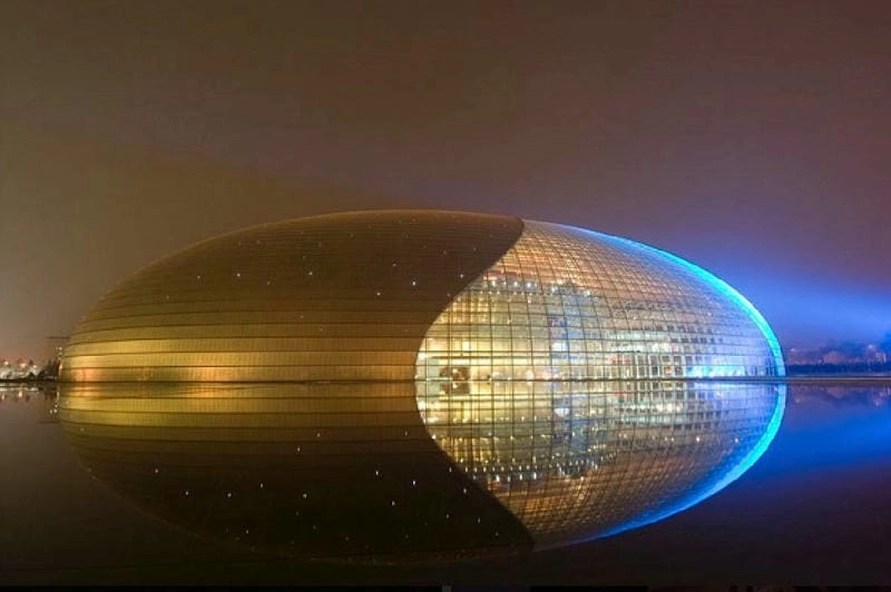 Tận hưởng cảnh đẹp Nhà hát quốc gia Trung Quốc mặt hồ thơ mộng