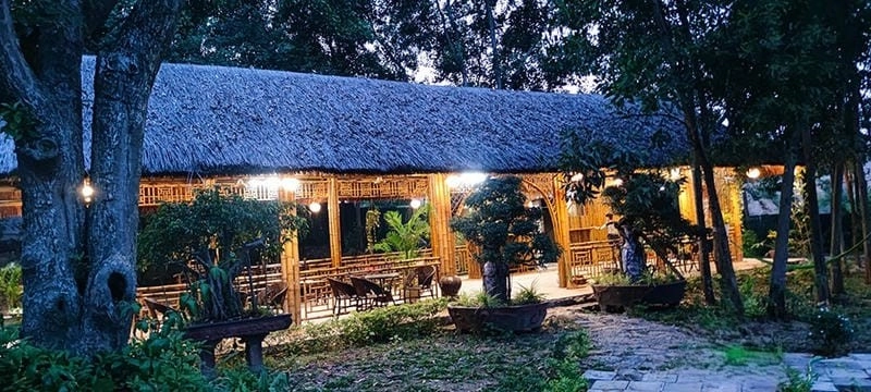 Chiêm ngưỡng Nhà mái lá Vĩnh Phúc lung linh về đêm