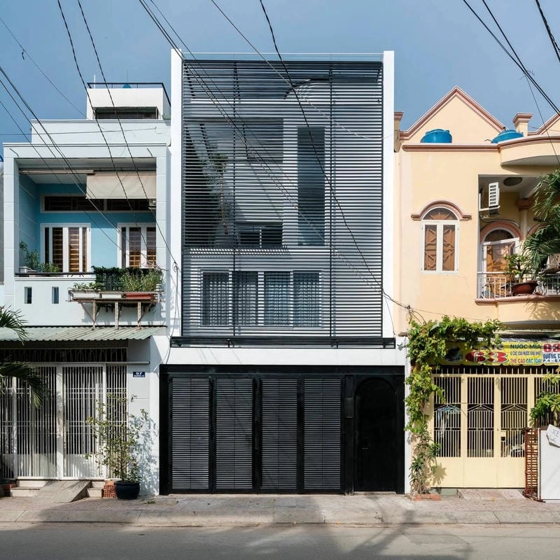 Ban công rộng rãi của Nhà ống Vũng Tàu tận hưởng gió biển