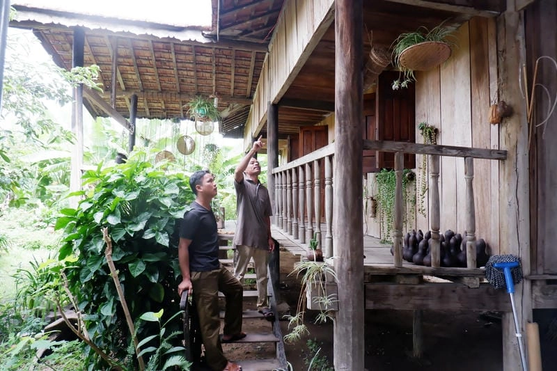 Ngắm hoàng hôn tại Nhà sàn Ba Na Kon Tum yên bình