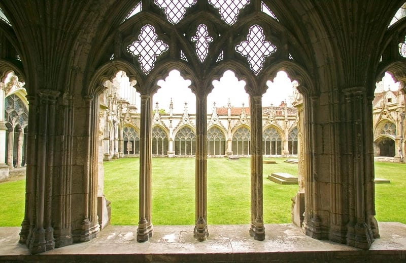 Vẻ nguy nga của Canterbury Cathedral qua ống kính