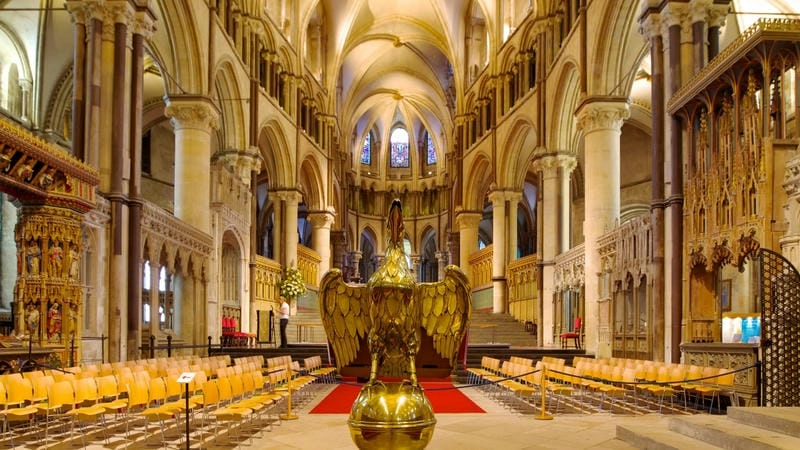 Hòa mình vào lịch sử tại Nhà thờ chính tòa Canterbury