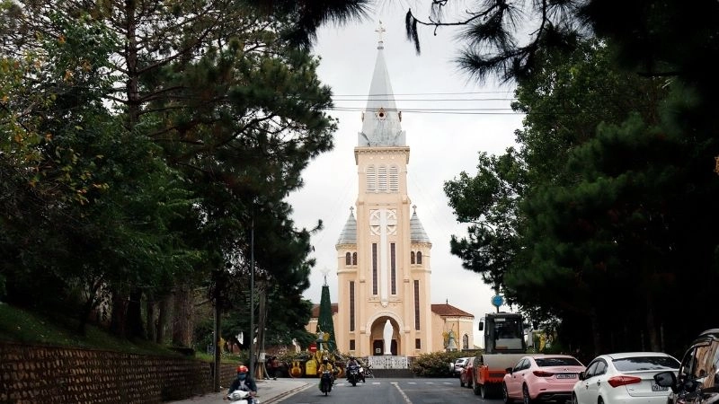 Nhà thờ Con Gà Đà Lạt ảnh đẹp cổ kính