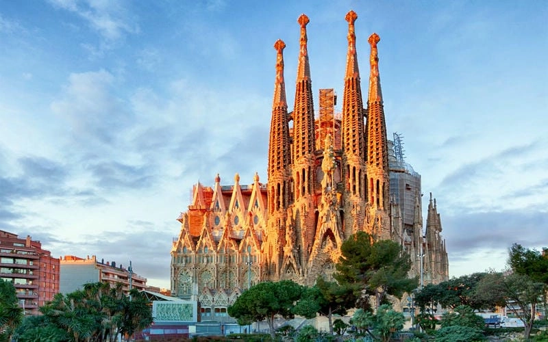 Khám phá vẻ đẹp Nhà thờ Sagrada Familia Barcelona