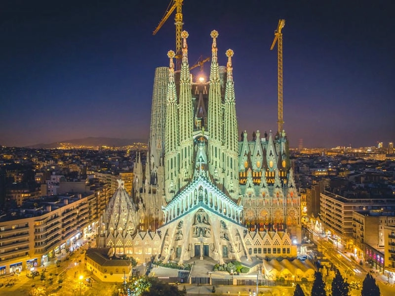 Ngắm nhìn Nhà thờ Sagrada Familia và cảnh quan xung quanh