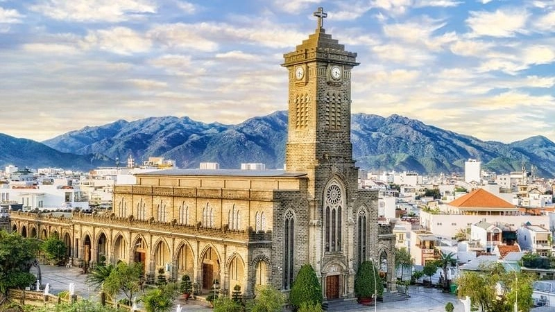 Nhà thờ Đá Nha Trang kiến trúc độc đáo thu hút