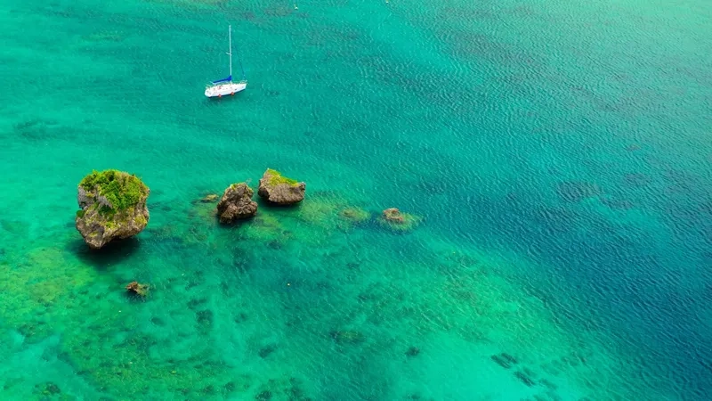 Okinawa là quần đảo nằm ở phía nam Nhật Bản
