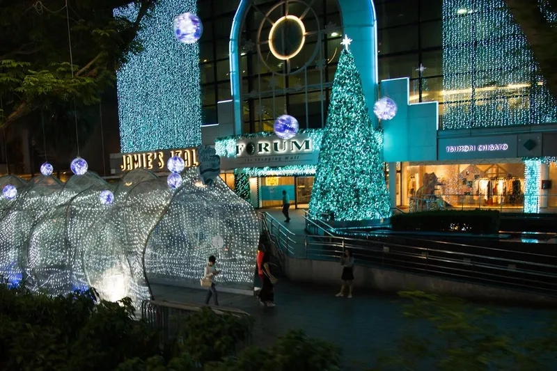 Hòa mình vào không khí sôi động của Orchard Road