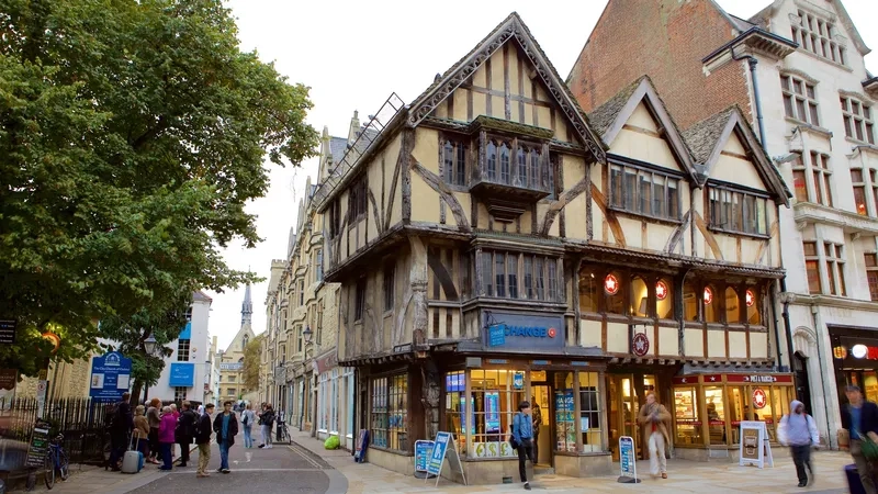 Dạo bước qua những con phố cổ kính ở Oxford