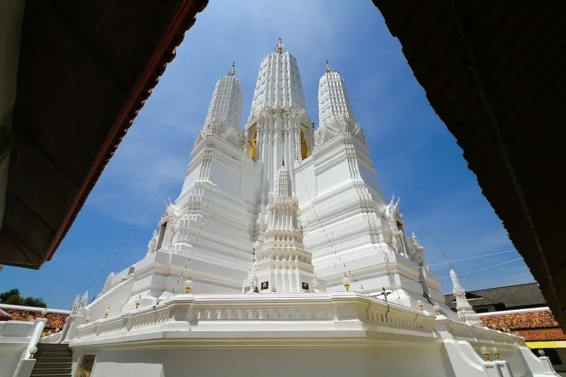 Chụp ảnh kỷ niệm tại Phetchaburi thơ mộng