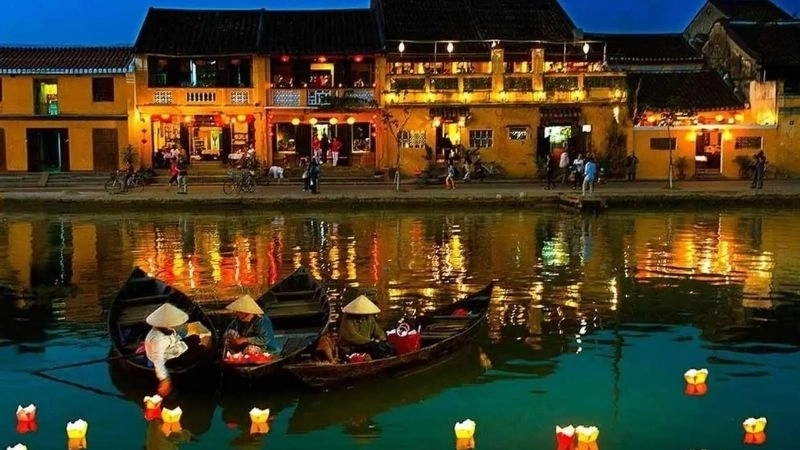 Cảnh đêm Hội An lung linh ánh đèn lồng