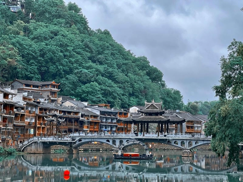 Trải nghiệm Phố cổ Phượng Hoàng tháng 4