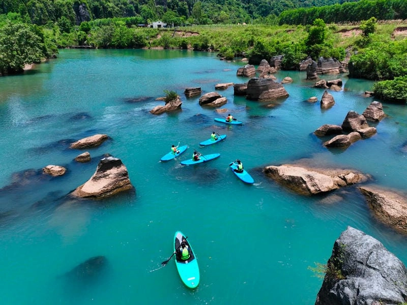 Vẻ đẹp cảnh quan Quảng Bình qua Bãi biển Nhật Lệ thơ mộng