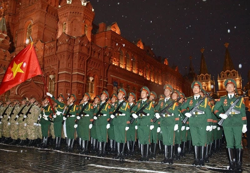 Ngắm Cảnh đêm Quảng trường Đỏ lung linh ánh sáng huyền ảo