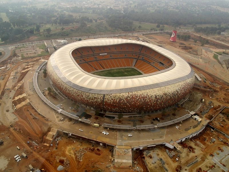 Kiến trúc và sức chứa của FNB Stadium
