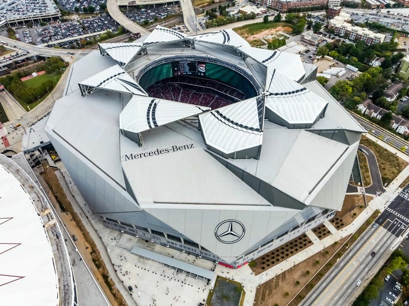 Mái vòm Mercedes-Benz Stadium thiết kế độc đáo nổi bật