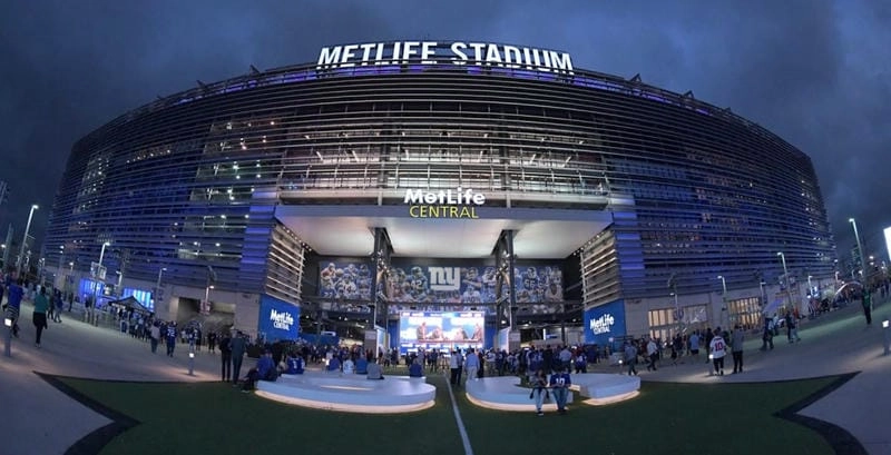 Ngỡ ngàng trước MetLife Stadium ban đêm lung linh ánh đèn