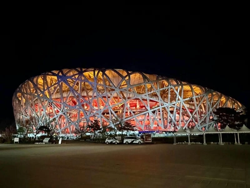 Ngắm Sân vận động Tổ Chim ban đêm ánh sáng rực rỡ