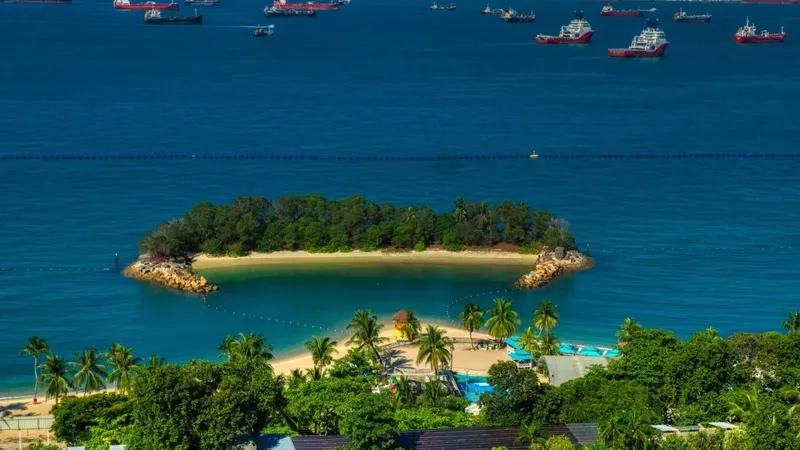 Sentosa Island là một trong những điểm đến du lịch nổi tiếng nhất Singapore