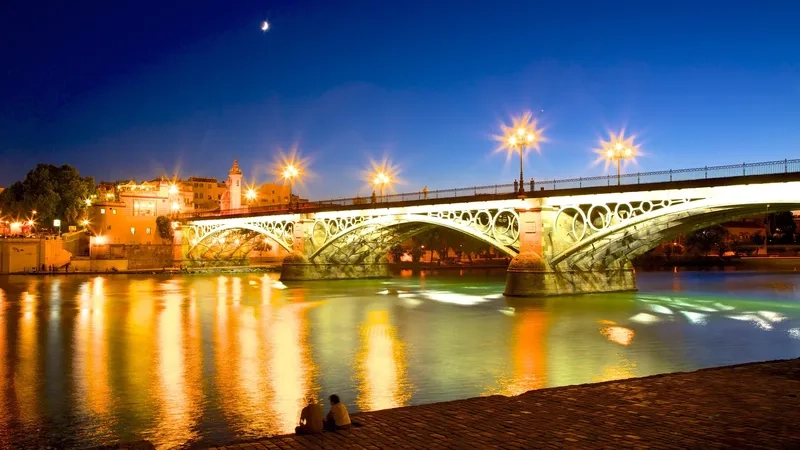 Seville lung linh ánh đèn đêm huyền ảo