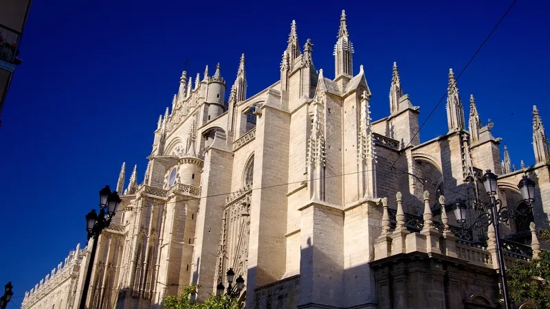 Seville khoác lên mình vẻ đẹp cổ điển quyến rũ