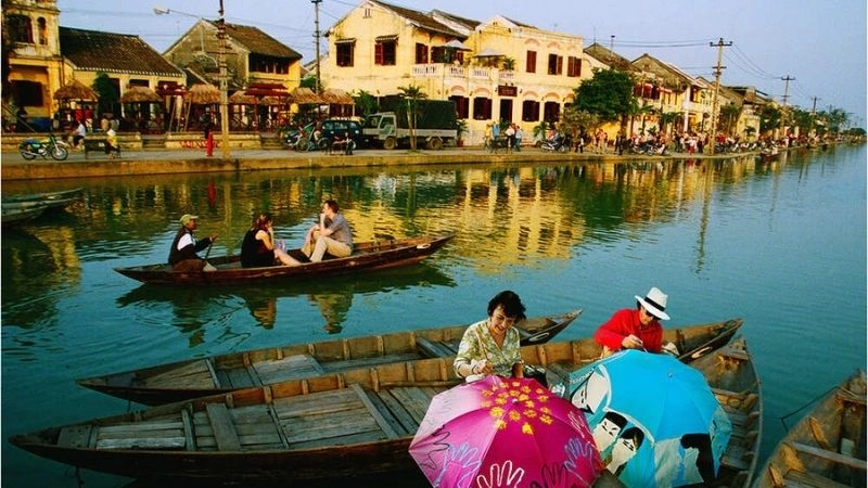 Cầu Hội An trên sông Hoài vắt ngang ký ức