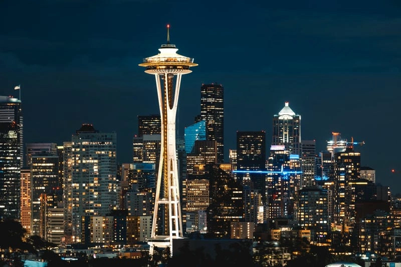 Cảnh quan Seattle skyline Space Needle lung linh về đêm