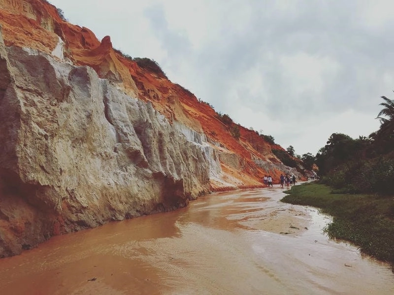 Suối Hồng Phan Thiết với dòng nước đỏ độc đáo