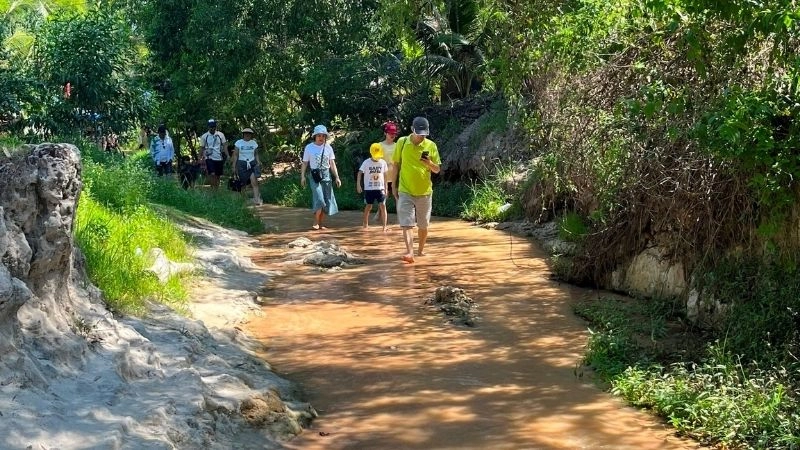 Thiên nhiên Suối Tiên hoang sơ và quyến rũ lạ
