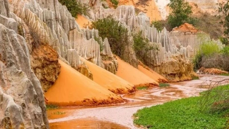 Du lịch Mũi Né khám phá Suối Tiên độc đáo