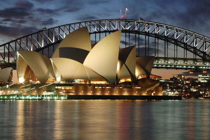 Thưởng thức ánh đèn Sydney Opera House về đêm