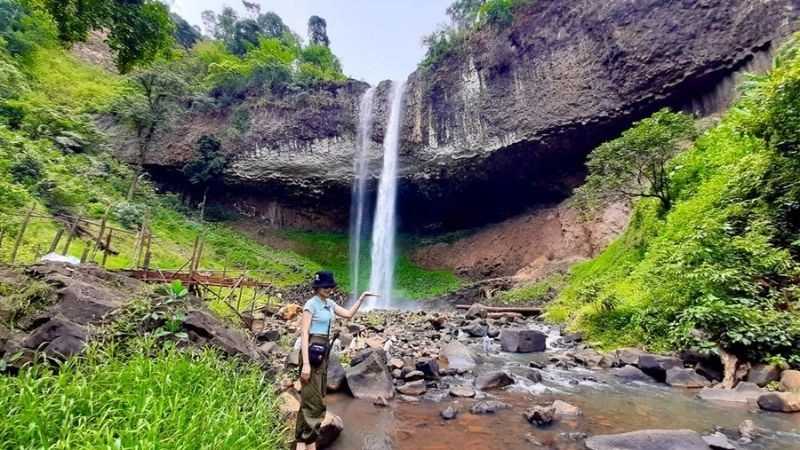 Rừng Thác Liêng Nung xanh thẳm bao quanh