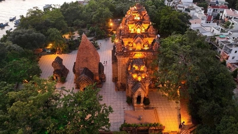 Tháp Bà Ponagar Nha Trang ảnh lung linh hút mắt