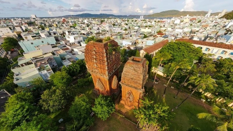 Cách di chuyển đến Tháp Đôi thuận tiện