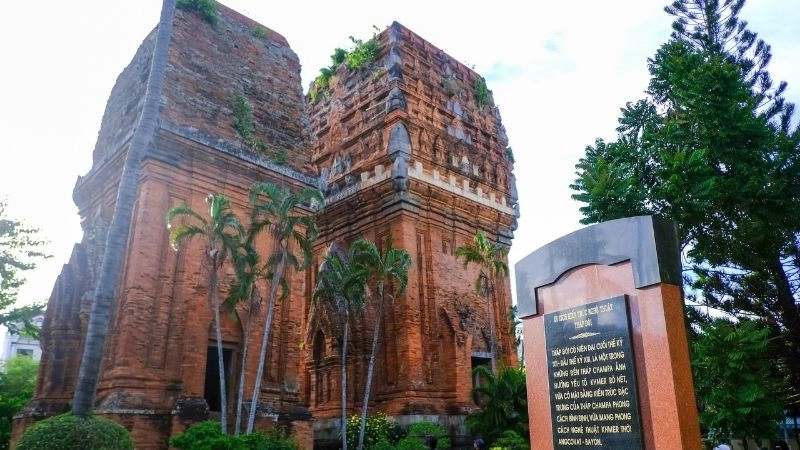 Kiến trúc Tháp Đôi Quy Nhơn tinh xảo độc đáo