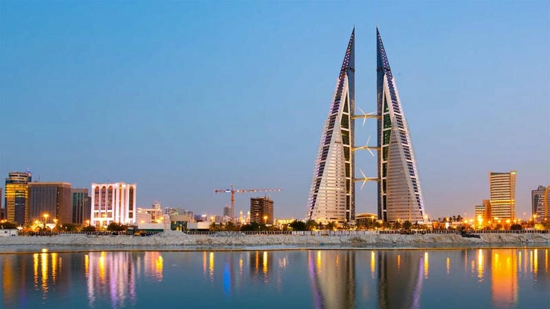 Bahrain World Trade Center ban ngày rực rỡ sáng