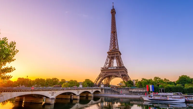 Những góc chụp đẹp của tháp Eiffel khiến bạn mê mẩn