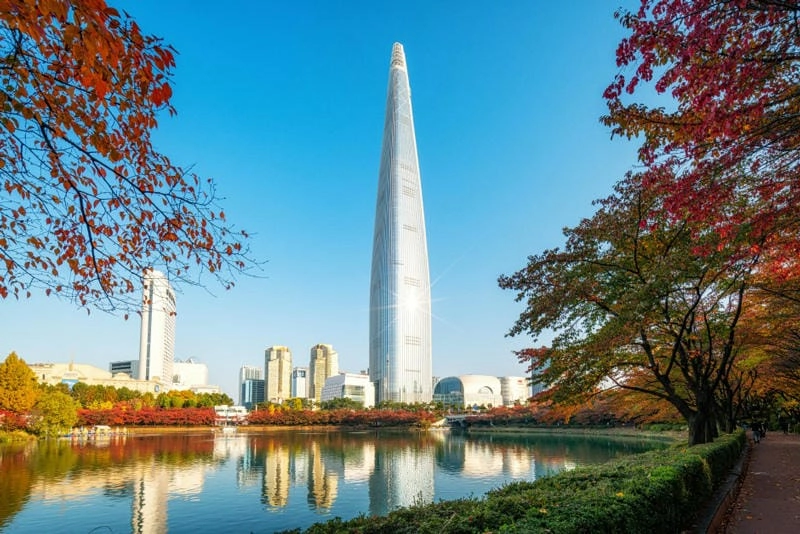 Thưởng thức Cảnh đêm Lotte World Tower rực rỡ ánh sáng