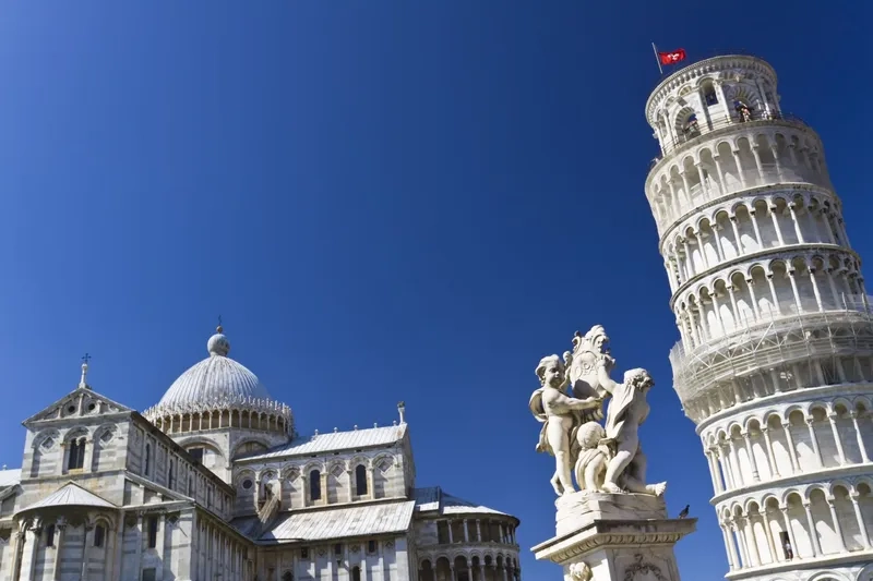 Vẻ đẹp cổ kính của tháp nghiêng Pisa qua thời gian