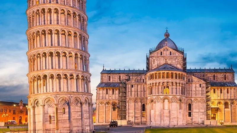 Tháp nghiêng Pisa niềm tự hào của người dân Ý