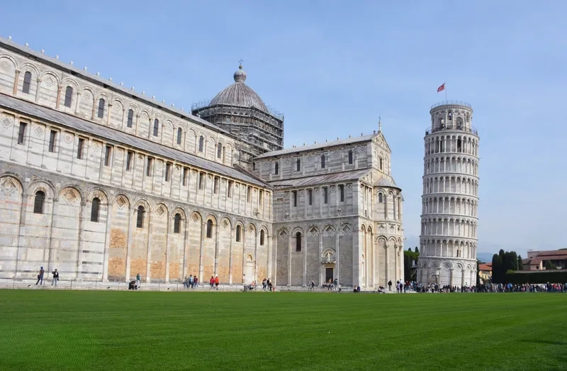 Tháp nghiêng Pisa biểu tượng du lịch nổi bật nước Ý