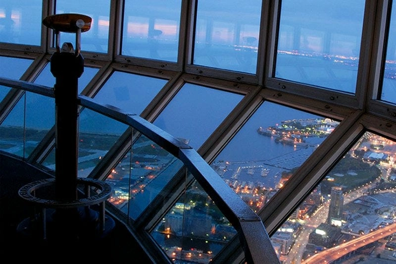 Trải nghiệm Đài quan sát CN Tower để thấy được toàn cảnh thành phố