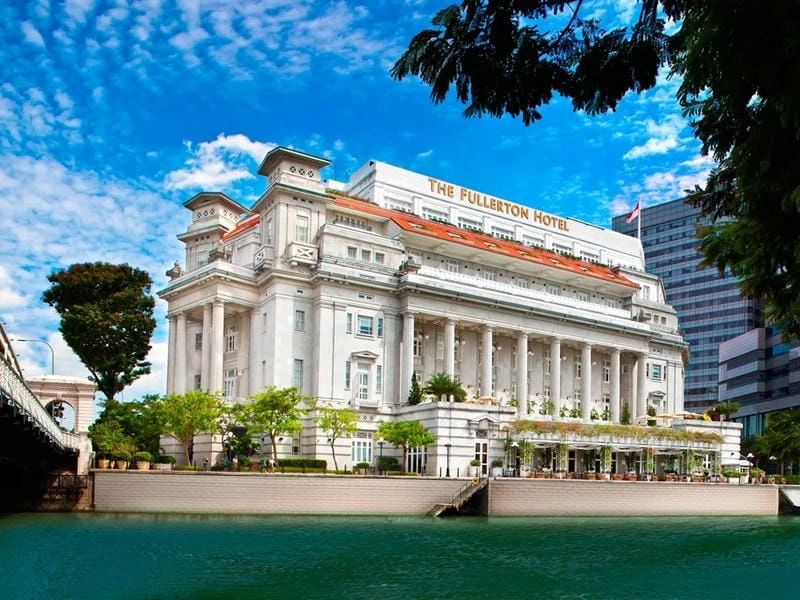 Kiến trúc The Fullerton Hotel mang phong cách Tân cổ điển độc đáo và sang trọng