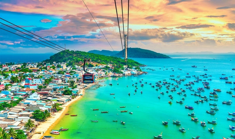 Thiên nhiên Phú Quốc với rừng xanh và biển biếc